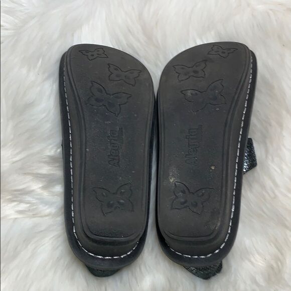 Alegria Paloma Pewter Embossed Flats Sz 40… - Picture 7 of 7